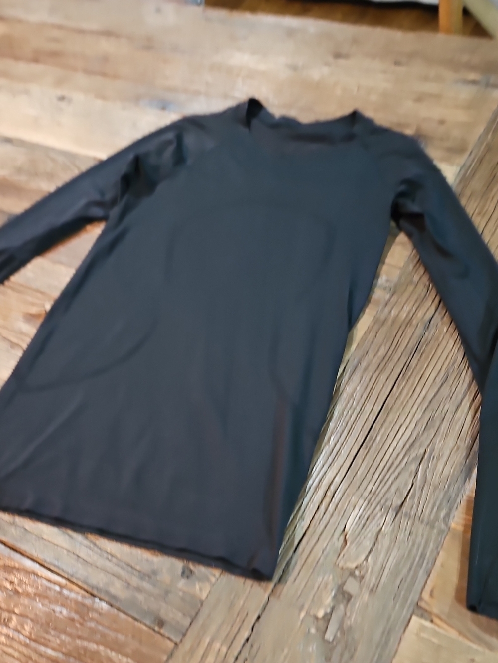 Lululemon Women's Black Stretch Long-Sleeve Crewneck Shirt
